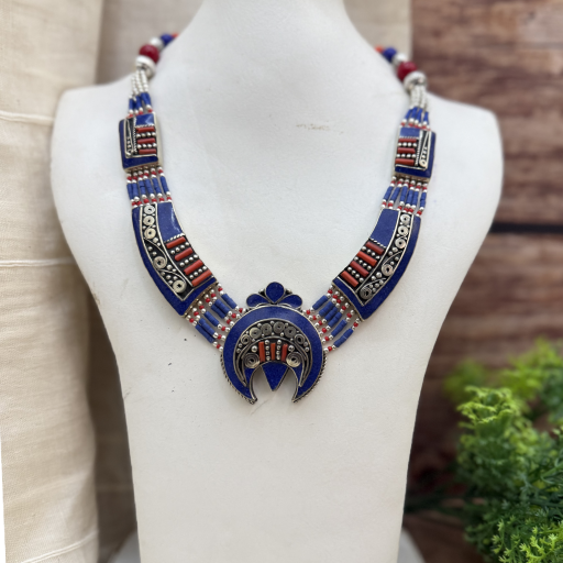 Vintage Tibetan Necklace with Lapis Lazuli and Coral120 2
